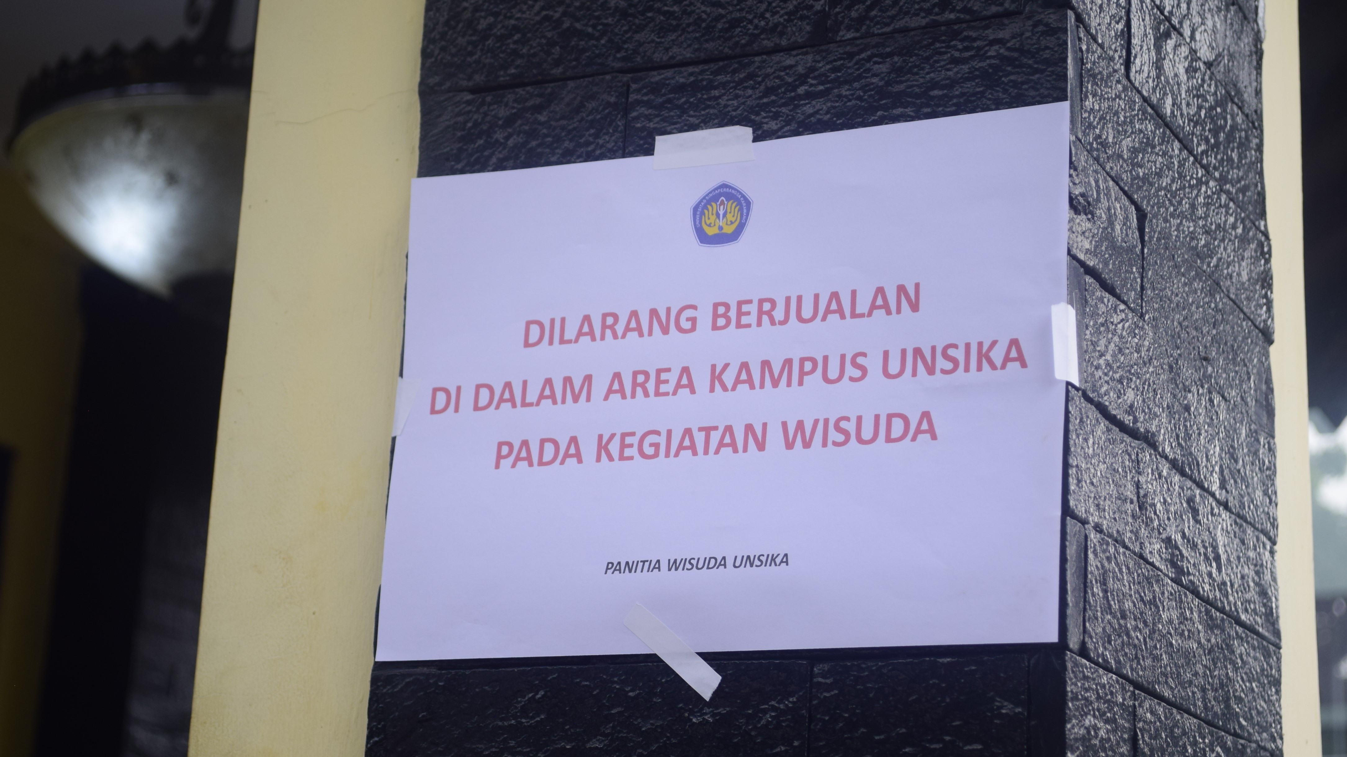 Thumbnail artikel Larangan Berjualan di Dalam Kampus saat Wisuda, Pedagang beri Tanggapan: Hanya Mencari Sesuap Nasi