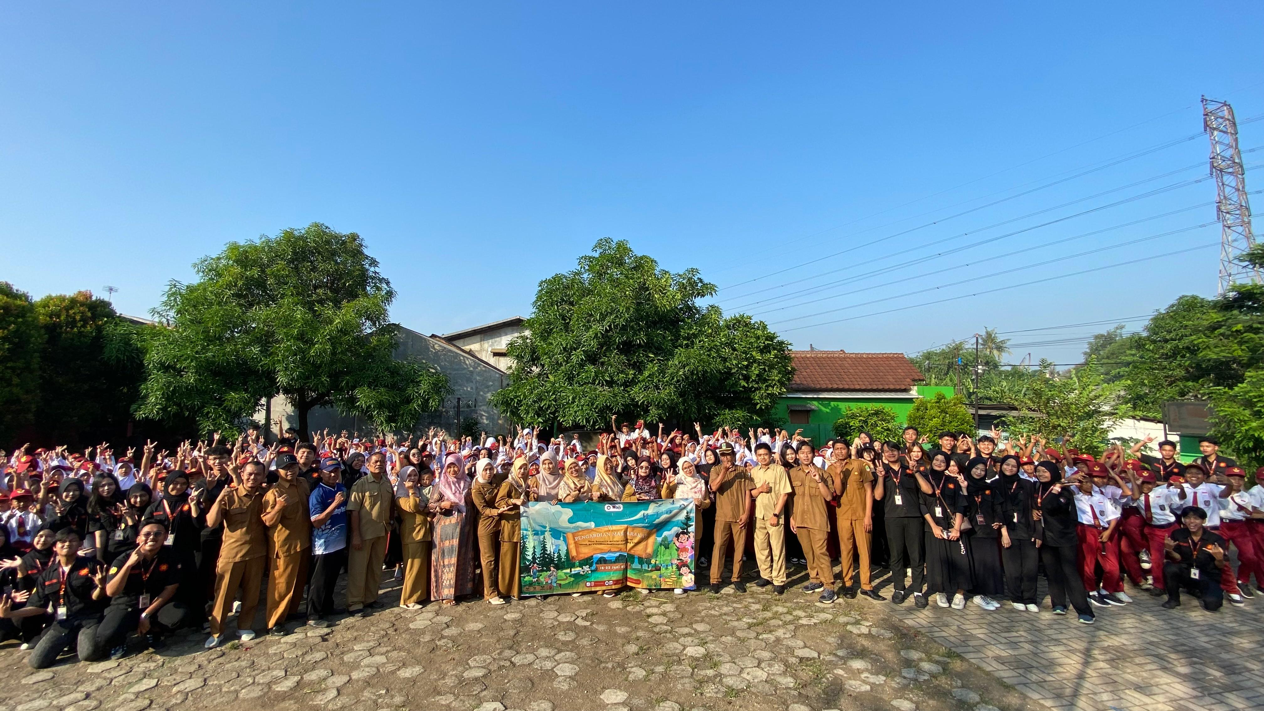 Thumbnail artikel HIMA IP Adakan Pengabdian Masyarakat: Upaya Tingkatkan Kualitas Kesehatan, Pendidikan, dan UMKM