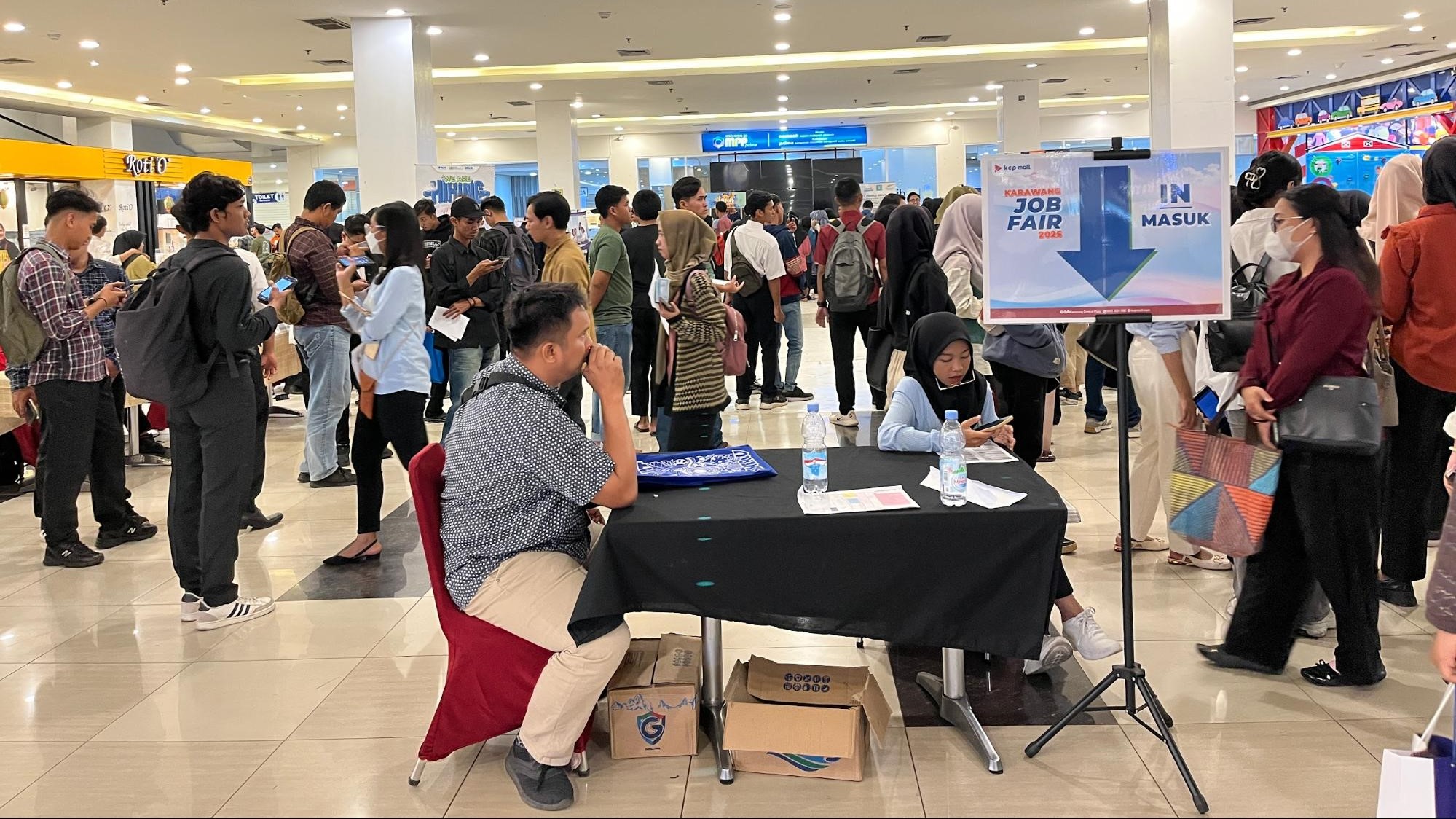 Thumbnail artikel Upaya Kurangi Angka Pengangguran: Disnaker bersama KCP Mall Gelar Karawang Job Fair 2025