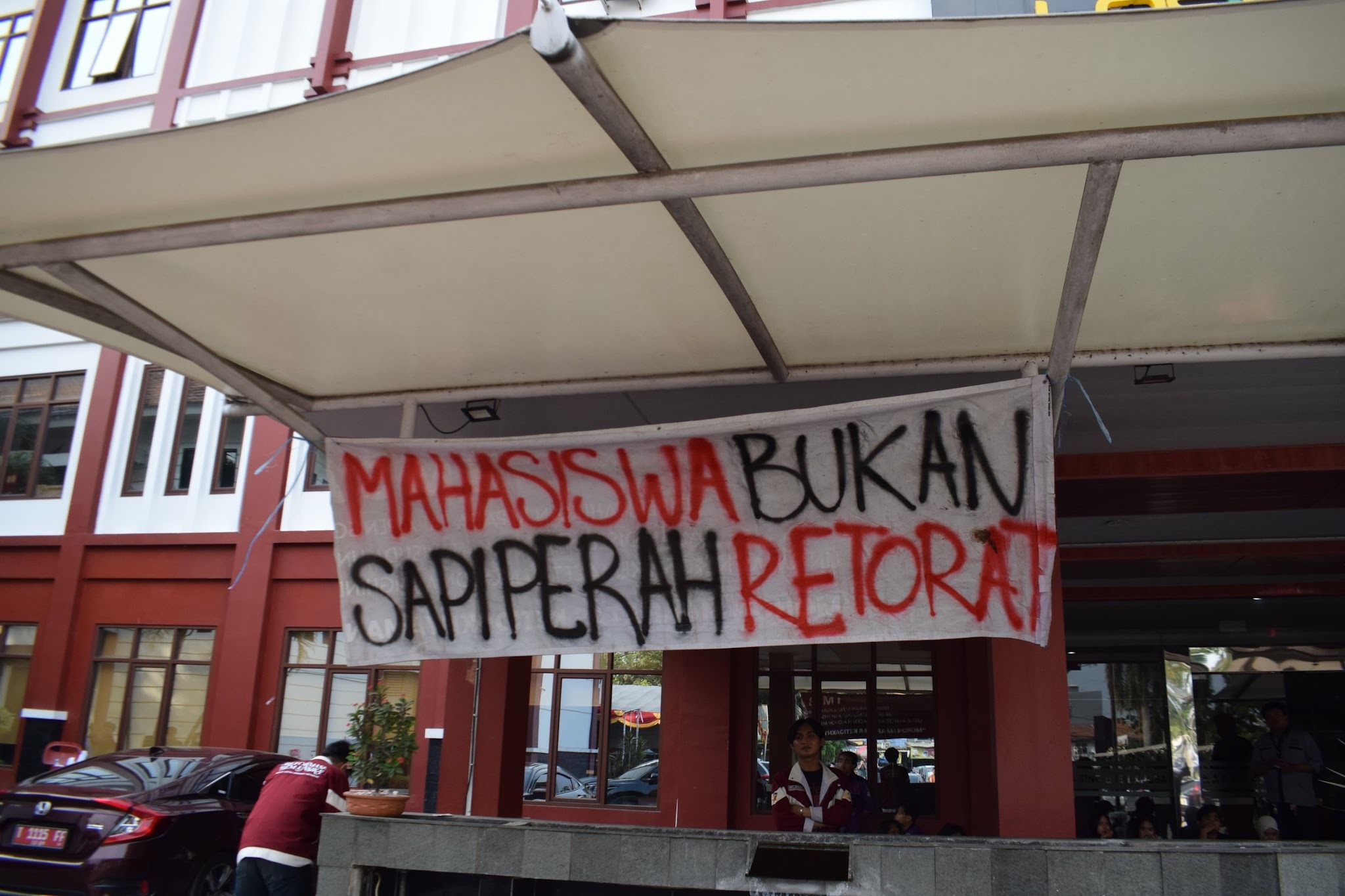 Thumbnail artikel Warek Unsika Tinggalkan Audiensi, Tuntutan Tidak  Hapus Komdis dan Jemput Maba Buntu